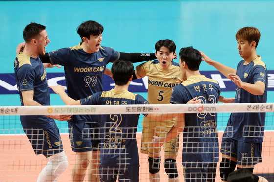 Woori Card is leading the success of the 2023-24 V-League men's division.  News1 DB
