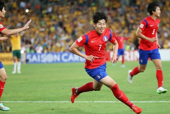 Son Heung-min of the national soccer team is cheering after scoring a dramatic equalizer in extra time in the second half of the 2015 Asian Football Confederation (AFC) Australia Asian Cup final match between Korea and Australia when they were down 0-1 at Stadium Australia in Sydney, Australia on the afternoon of the 31st (local time). .  2015.1.31 News 1