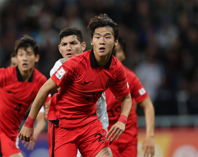 19세 수비수 김지수가 아시안컵 한국 축구대표팀에 이름을 올렸다. 위르겐 클린스만 대표팀 감독은 “한국 축구를 위해 큰 역할을 해 줄 선수”라며 발탁했다. 사진은 올 3월 20세 이하 아시안컵 당시 김지수. 대한축구협회 제공