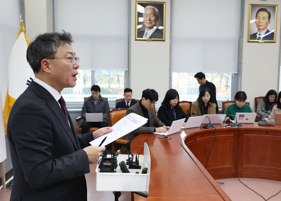 박정하 국민의힘 수석대변인이 28일 서울 여의도 국회에서 비상대책위원 명단을 발표하고 있다. 2023.12.28/뉴스1