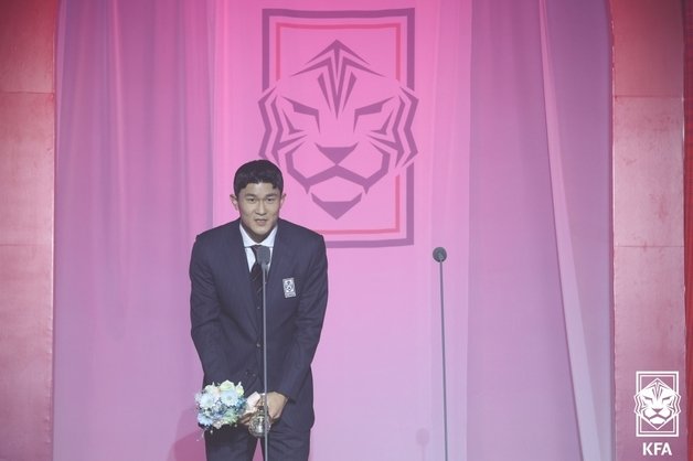 KFA 올해의 선수상을 처음 수상한 김민재. 대한축구협회 제공