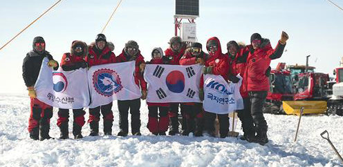 극지연구소 ‘K-루트 탐사대’가 지난해 12월 31일(현지 시간) 최종 목적지인 남극 내륙기지 후보지에 도착했다. 극지연구소 제공