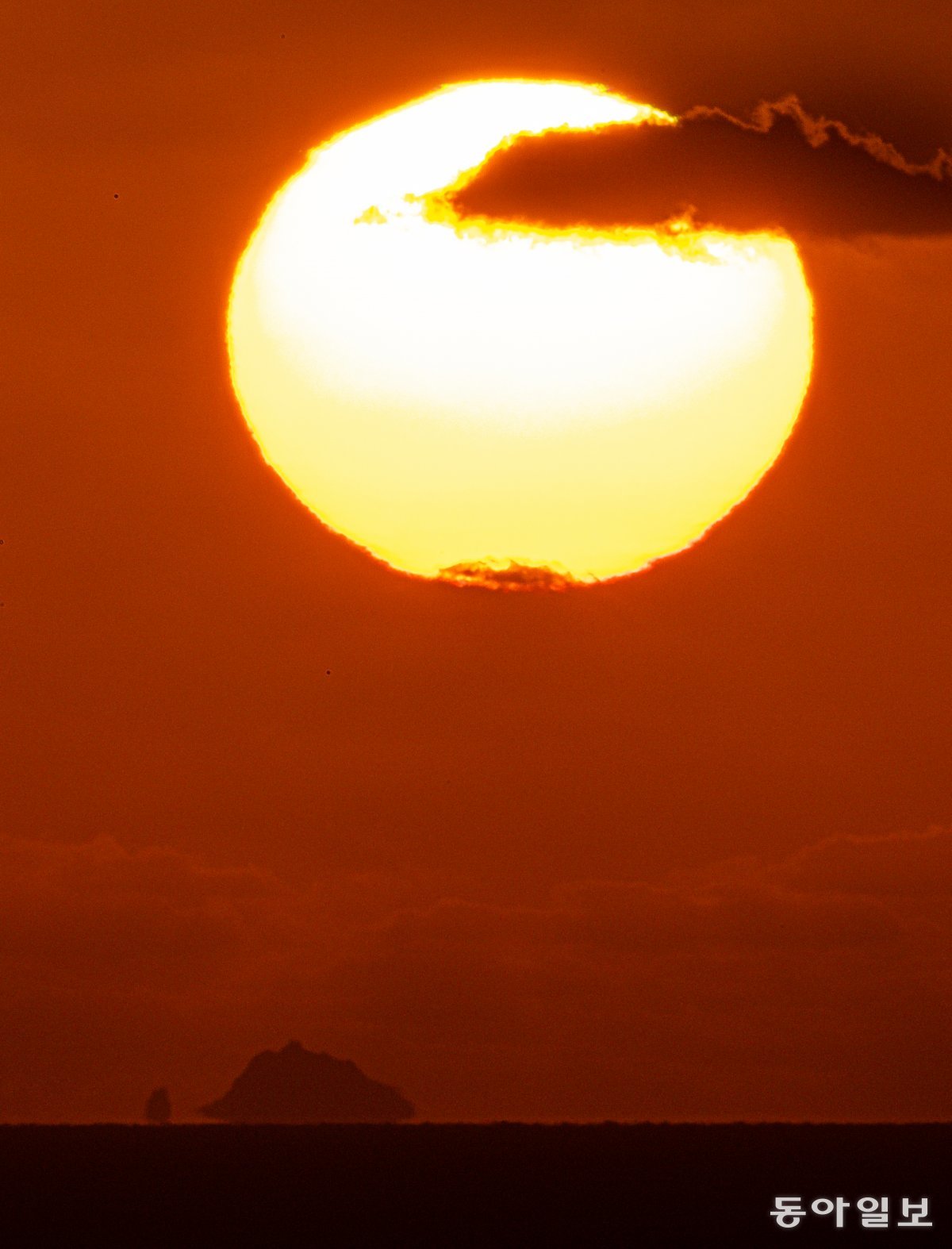 4일 차, 10월 28일에 첫 포착 된 독도와 둥근 태양.