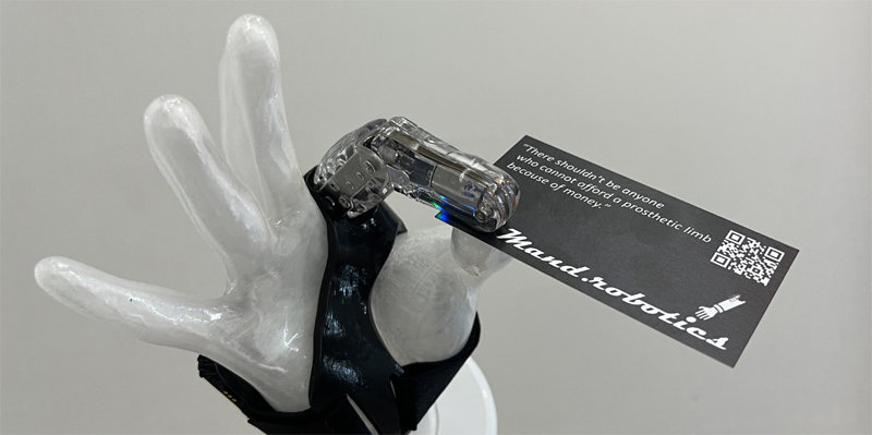 CES 2024에서 최고 혁신상을 받은 스타트업 만드로의 ‘로봇 손가락 의수’는 관절과 손가락 길이, 압력 등을 고객 상태에 맞춰 제작할 수 있다. 만드로 제공