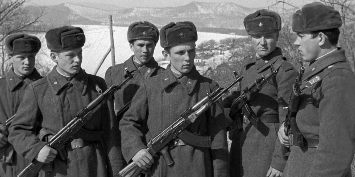 1969년 3월 시베리아 우수리강 인근 접경지대에서 중국군과 전투를 준비 중인 소련 병사들.   TASS