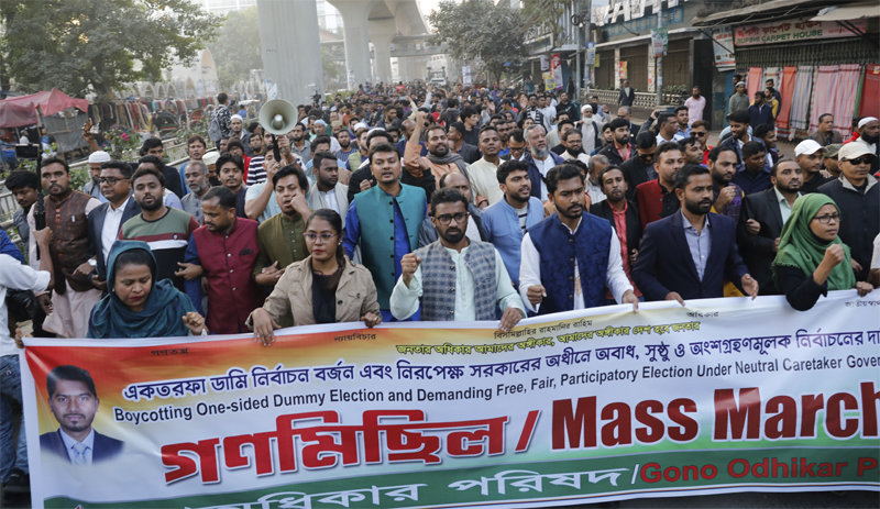 투표 보이콧 촉구하는 방글라데시 野 지지자 방글라데시 총선을 이틀 앞둔 5일 수도 다카에서 야권 의원들과 지지자들이 유권자들의 ‘투표 보이콧’을 촉구하는 시위를 하며 행진하고 있다. 다카=AP 뉴시스