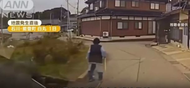 지진이 발생했을 당시 미처 대피하지 못한 할머니. ANN 뉴스 유튜브 캡처