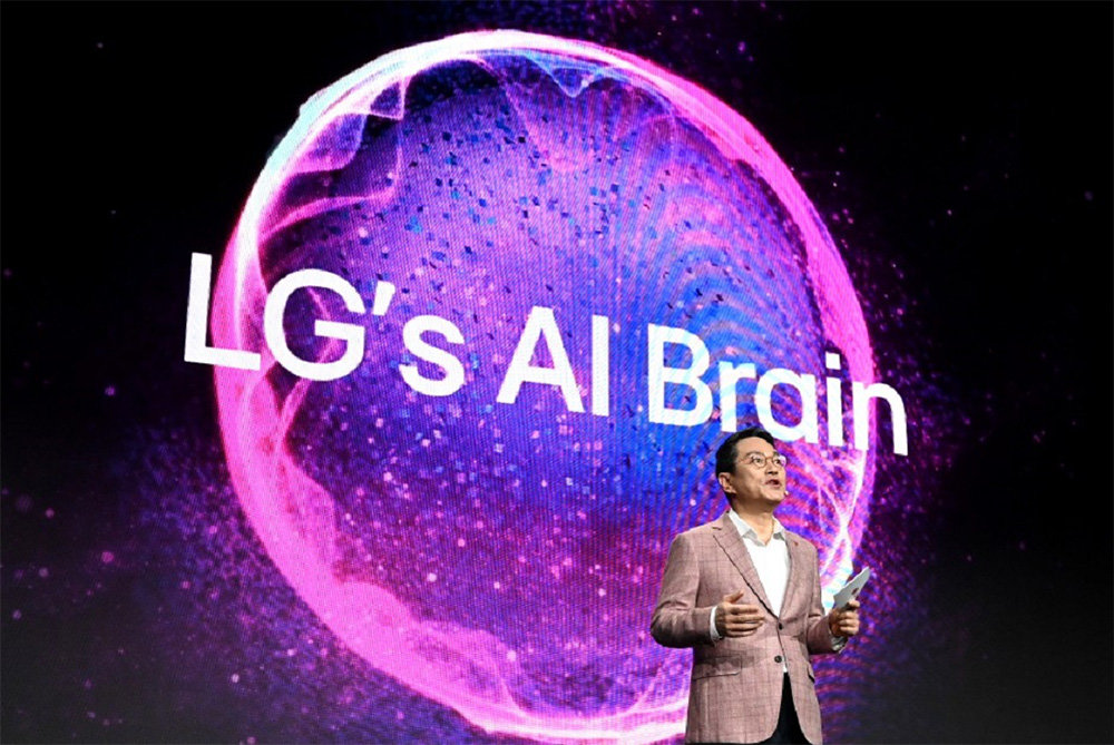 조주완 LG전자 최고경영자가 LG AI 브레인의 개념을 소개하고 있다 / 출처=LG전자