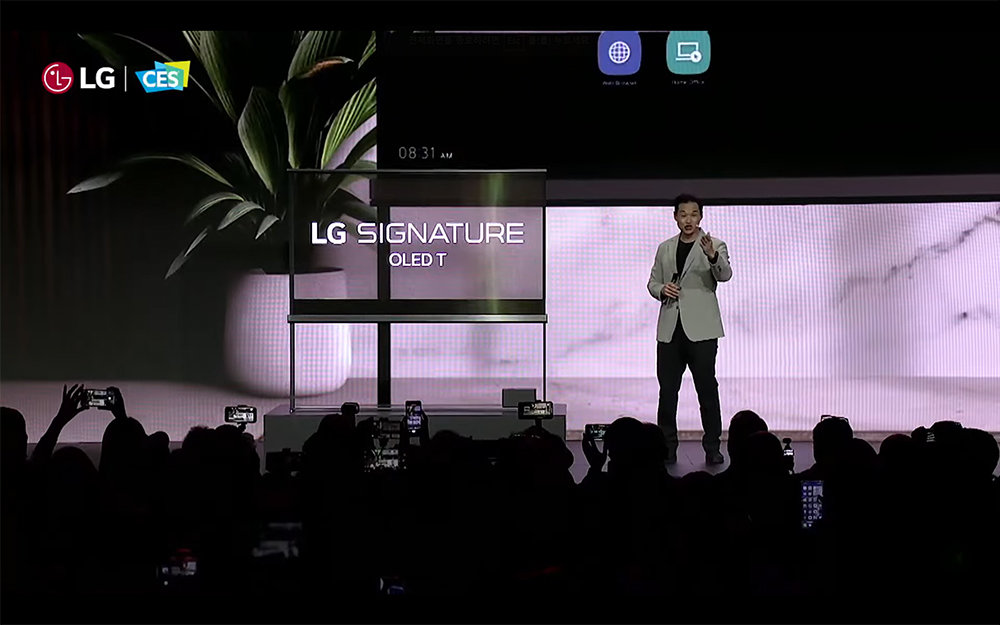 발표 말미에 세계 최초의 무선 투명 OLED TV인 LG 시그니처 OLED T가 소개됐다 / 출처=IT동아
