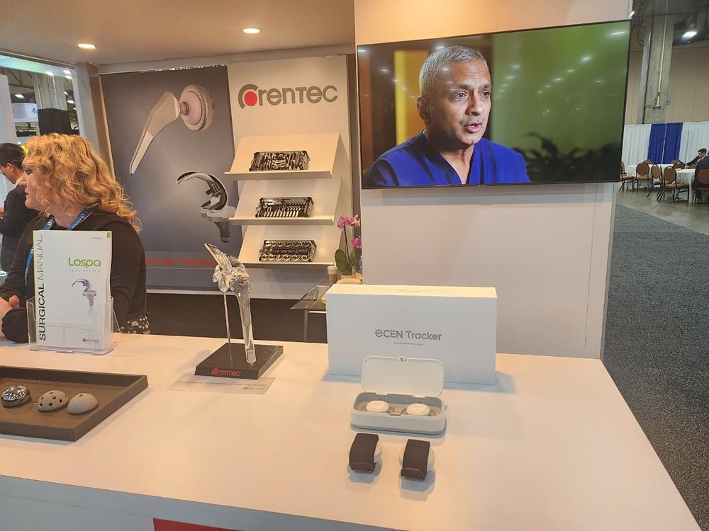 전시회에 트래커와 서비스를 출품한 이센 / 출처=이센