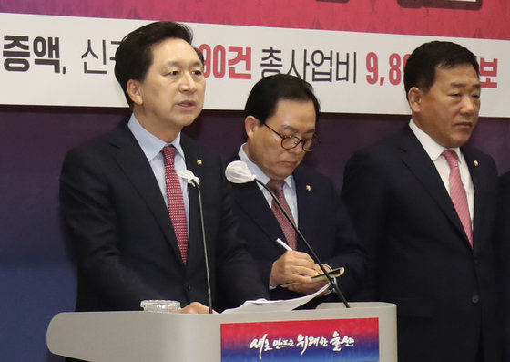 김기현 국민의힘 전 대표(울산 남구을)가 8일 울산시청 프레스센터에서 열린 ‘2024년도 국가예산 확보 성과 브리핑’에 참석해 발언하고 있다. 2024.1.8/뉴스1 ⓒ News1