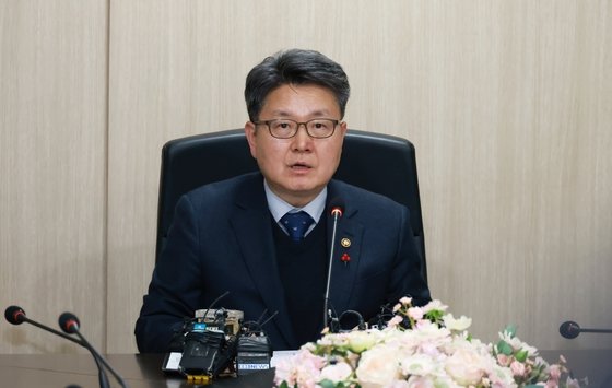 오석환 교육부 차관이 9일 오후 서울 영등포구 한국교육시설안전원에서 열린 사교육 카르텔·부조리 범정부 대응 관련 긴급 대책회의를 주재하고 있다. 교육부 제공