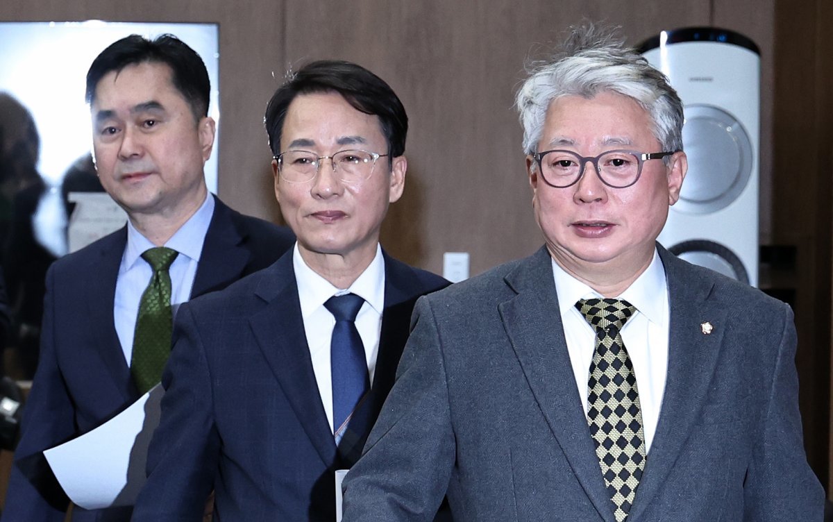 김종민(왼쪽), 이원욱, 조응천 의원. 뉴스1