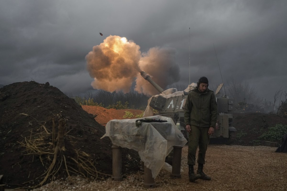 레바논으로 자주포 발사하는 이스라엘군. 사진=AP 뉴시스