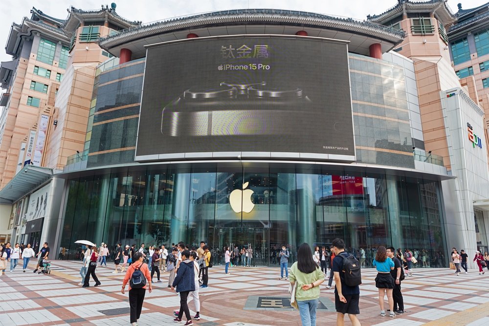 애플은 중국 내 아이폰 판매량 감소로 실적 부진을 겪고 있다 / 출처=셔터스톡