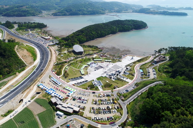 남해 이순신 바다공원 전경 (남해군 제공).