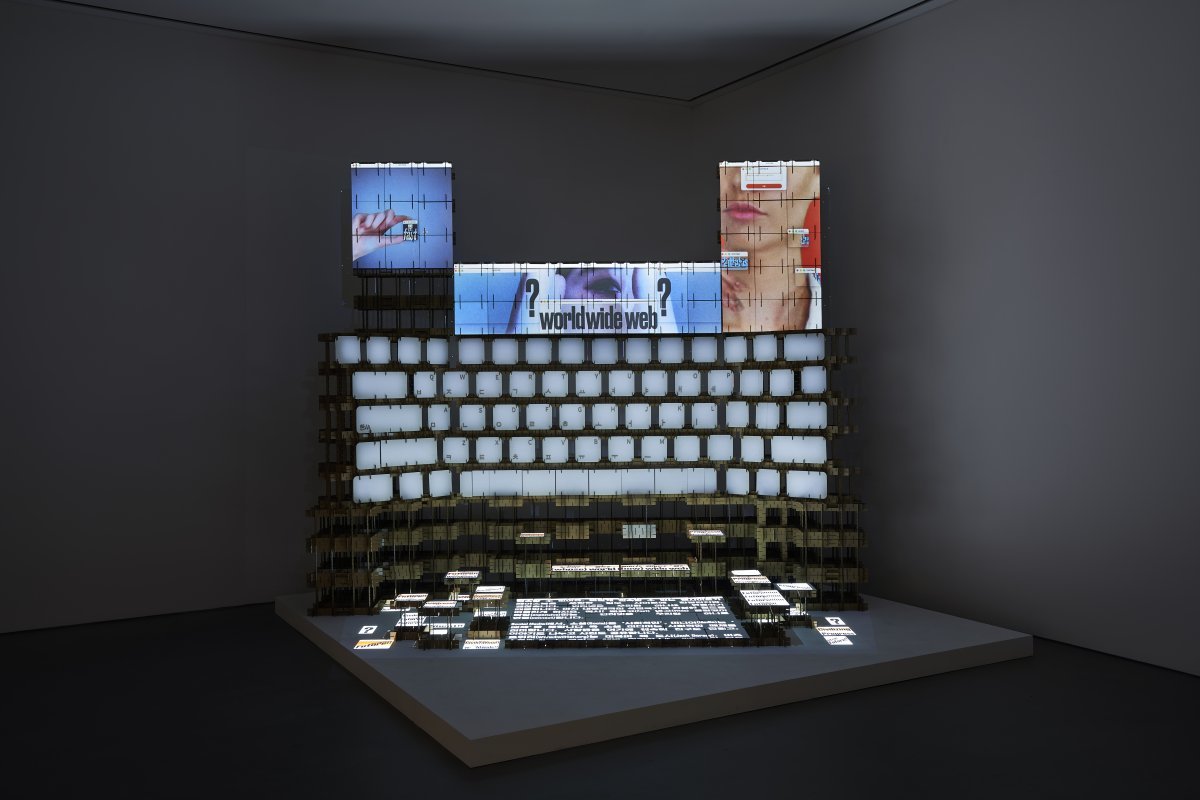 서울 종로구 두산갤러리는 공모로 선정한 35세 이하 작가 5명의 작품을 ‘두산아트랩 전시 2024’에서 선보인다. 사진은 전시작인 송예환의 ‘(누구의) World (얼마나) Wide Web’(2024년). 두산갤러리 제공