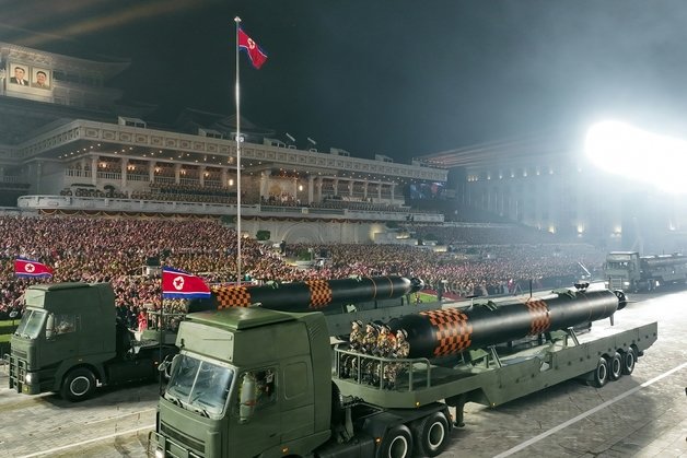 북한이 지난해 7월27일 개최한 열병식에서 공개된 ‘수중 핵드론’ 추정 무기 ‘해일’의 모습. 평양 노동신문=뉴스1