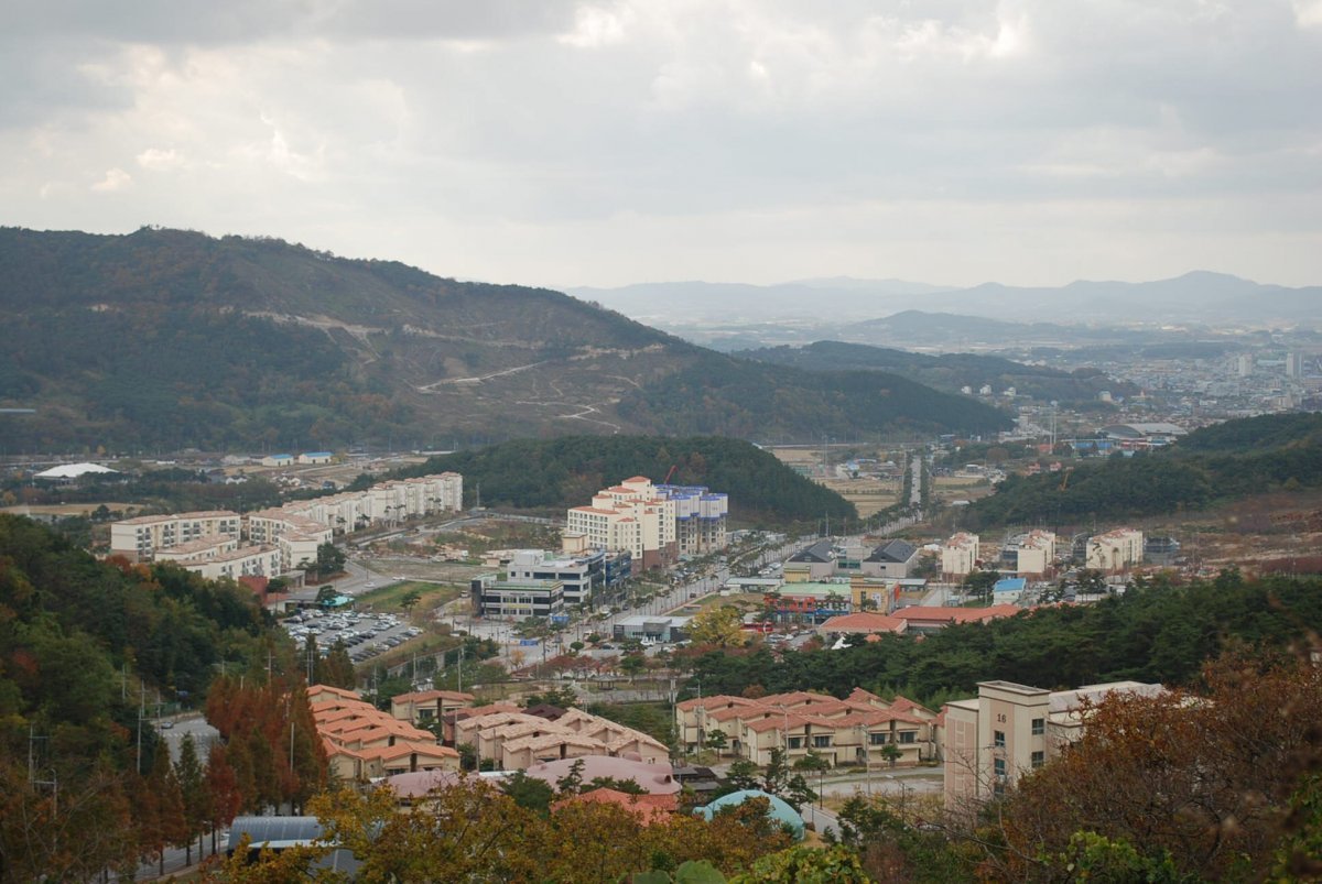 서울시니어스가 2017년 전북 고창군에 개원한 서울시니어스 고창타워 전경. 국내 최초의 리조트형 실버주거시설로 관심을 끌었다. 서울시니어스타워 제공