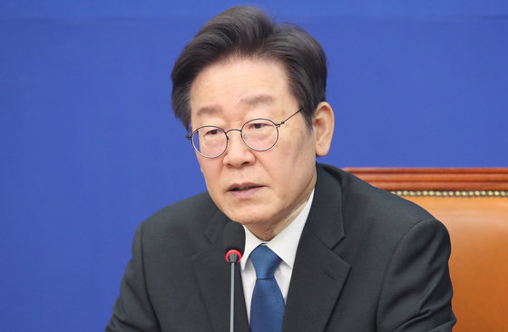 이재명 더불어민주당 대표가 19일 오전 서울 여의도 국회에서 열린 최고위원회의에서 발언을 하고 있다. 2024.1.19 뉴스1