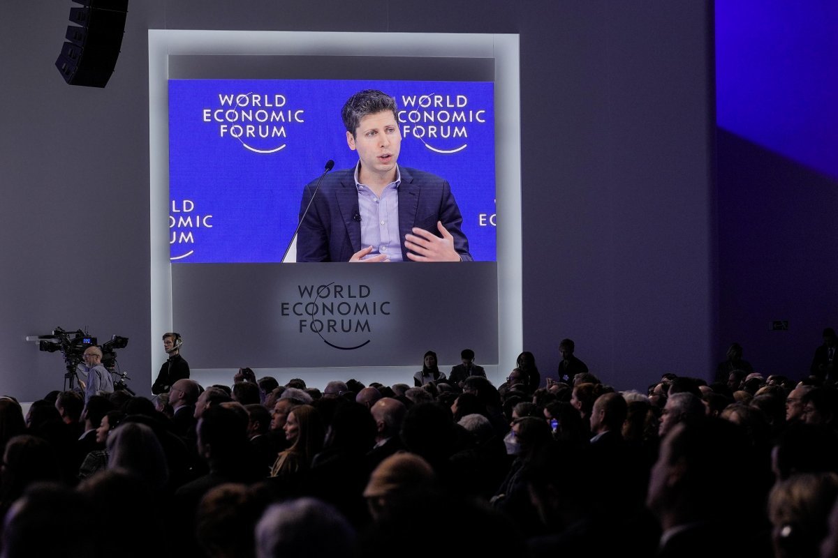 샘 올트먼 오픈AI 최고경영자(CEO)가 18일(현지시간) 스위스 다보스에서 열린 세계경제포럼에서 패널 토의에 나서고 있다. 다보스=AP뉴시스