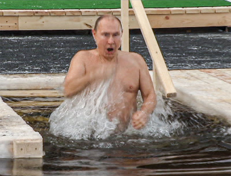 2021년 1월 아기 예수의 세례를 기념하는 ‘주현절’을 맞아 혹한에도 얼음물에 입수했던 블라디미르 푸틴 러시아 대통령. 크렘린궁 제공