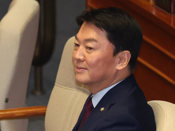 안철수 국민의힘 의원이 20일 오후 서울 여의도 국회에서 열린 제411회국회(임시회) 제1차 본회의에 자리하고 있다. 2023.12.20/뉴스1 ⓒ News1