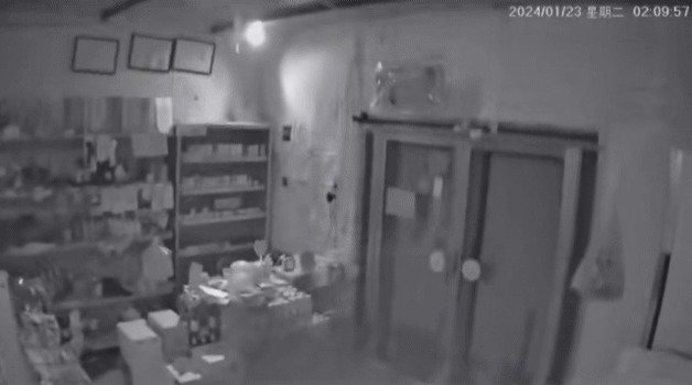 23일 오전 2시 9분께 신장에서 규모 7.1의 지진이 발생했다. 사진은 웨이보 갈무리