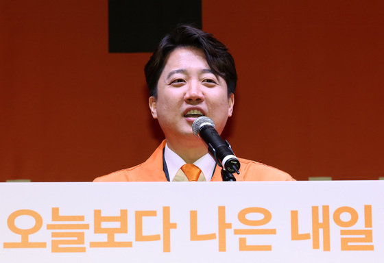 이준석 개혁신당 대표가 20일 오후 서울 여의도 국회의사당 의원회관에서 열린 개혁신당 창당대회에서 당대표 수락연설을 하고 있다. 2024.1.20/뉴스1