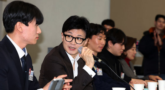 한동훈 국민의힘 비상대책위원장이 24일 오후 서울 동작구 숭실대학교 한경직기념관에서 열린 ‘함께하는 대학생의 미래’ 대학생 현장간담회에서 인사말을 하고 있다. 2024.1.24/뉴스1