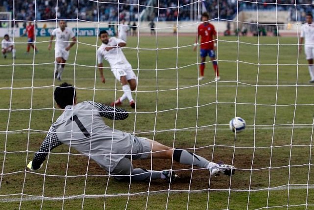 한국을 무너뜨린 레바논 대표 모하메드 아트위의 페널티킥. 사진출처 국제축구연맹(FIFA) 홈페이지