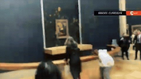 환경 운동가 2명이 프랑스 루브르 박물관의 명물인 ‘모나리자’ 작품에 수프를 던지는 사건이 발생했다. 엑스 갈무리