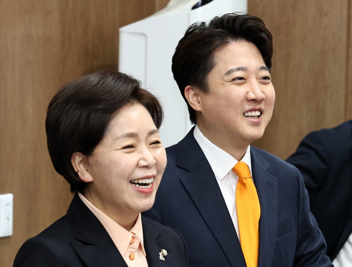 개혁신당 이준석 대표와 한국의희망 양향자 대표(왼쪽). 2024.1.29. 뉴스1