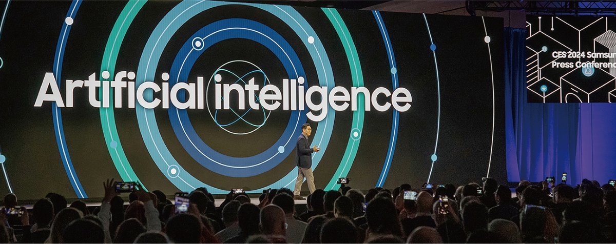 삼성전자는 지난 8일(현지시각) 미국 라스베거스에서 열린 전자 전시회 ‘CES 2024’의 프레스 컨퍼런스에서 ‘모두를 위한 AI: 일상 속 똑똑한 초연결 경험(AI for All: Connectivity in the Age of AI)’을 위한 비전을 공개했다. 삼성전자 한종희 대표이사 부회장이 연설을 하고 있는 모습.