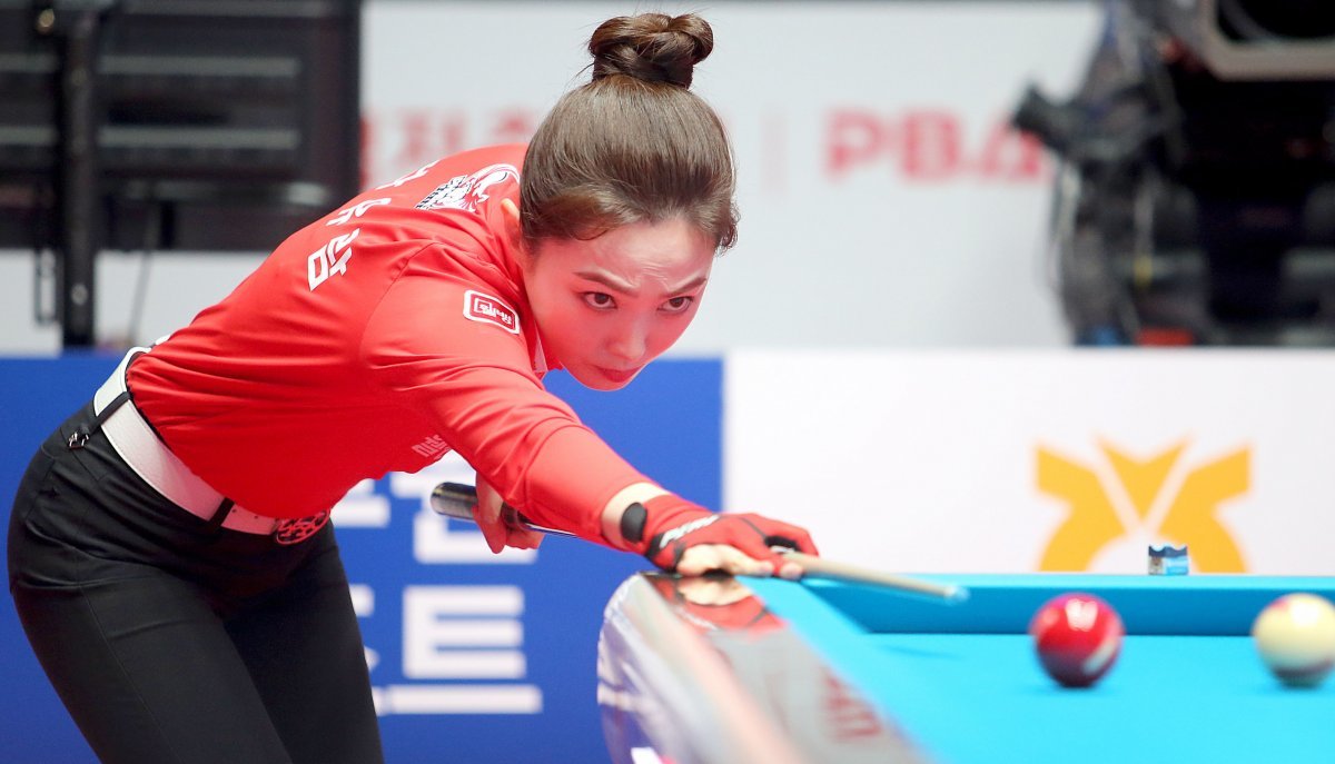 Cha Yu-ram is hitting the ball in the 5th round of the 'Welcome Savings Bank PBA Team League 21-22' Free League held at the Bitmaru Broadcasting Support Center in Goyang-si, Gyeonggi-do on November 6th last year.  (Provided by PBA Tour) News 1