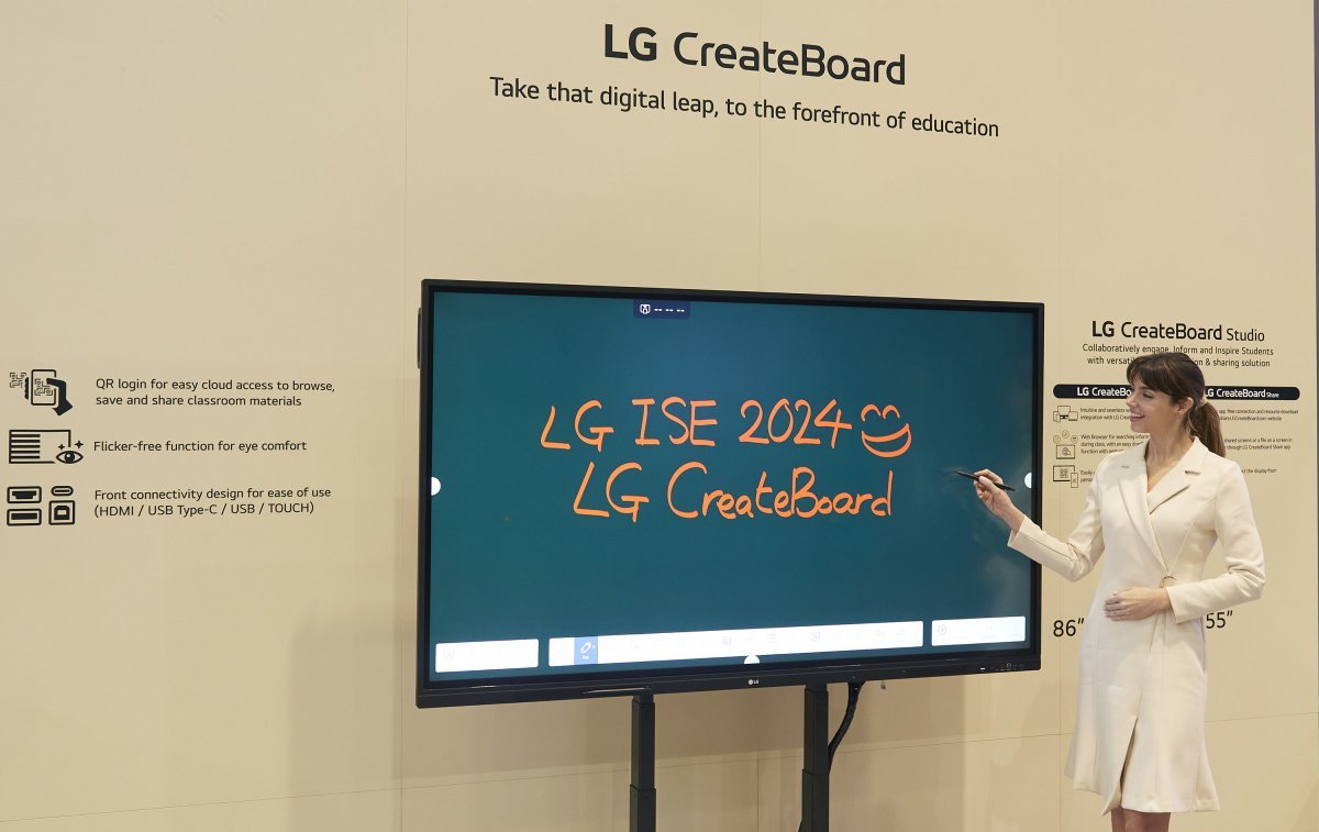 LG전자가 스페인 바르셀로나에서 열린 디스플레이 전시회 ISE 2024에서 선보인 'LG 크리에이트보드'. 필기, 웹서핑, 무선 화면 공유 등 미래 교육을 위한 다양한 편의 기능을 제공한다. LG전자 제공