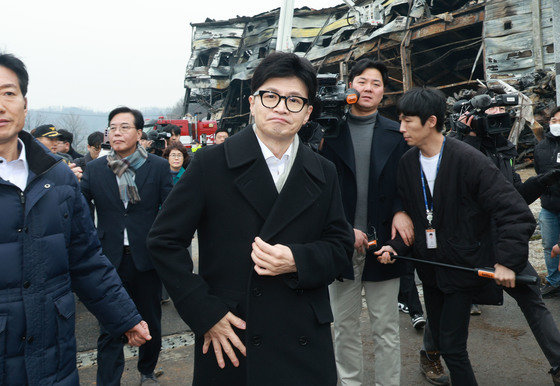 한동훈 국민의힘 비상대책위원장이 1일 오후 경북 문경 육가공공장 화재 현장을 둘러보고 있다. (공동취재) 2024.2.1