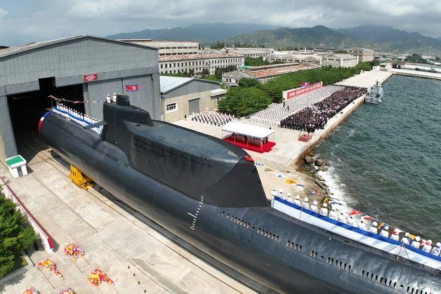 북한이 지난 2023년 9월에 공개한 전술핵공격잠수함 ‘김군옥 영웅함’. (평양 노동신문=뉴스1)