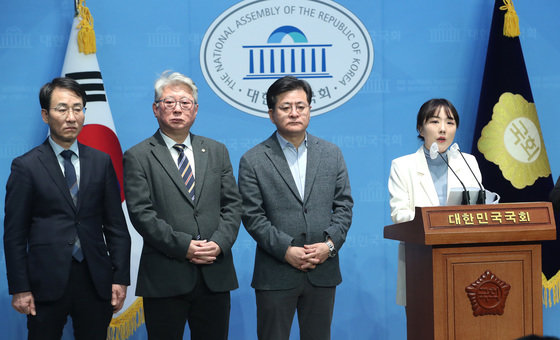 양소영 더불어민주당 전국대학생위원장이 2일 서울 여의도 국회 소통관에서 더불어민주당 탈당 및 미래대연합 입당 기자회견을 갖고 발언하고 있다. 2024.2.2/뉴스1