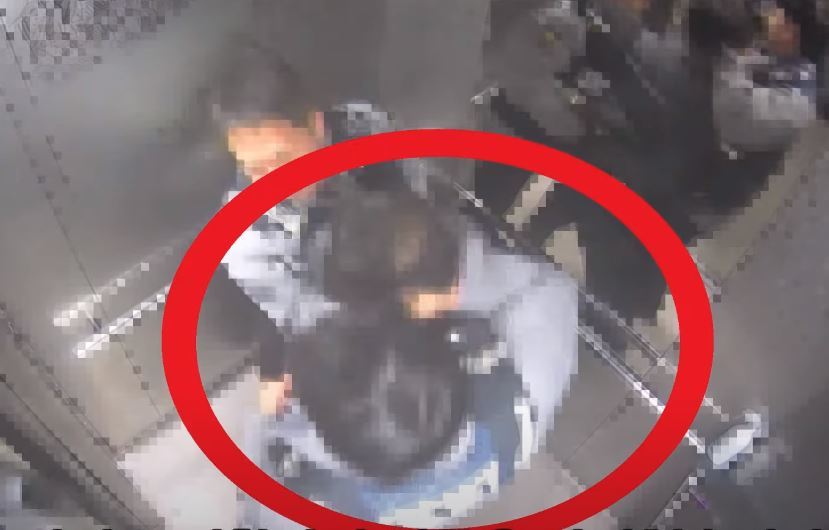 지난달 1일 강원 홍천군에서 취객이 자신을 집으로 데려다주던 경찰 얼굴에 박치기하고 있다. 유튜브 채널 ‘강원경찰’ 영상 캡처