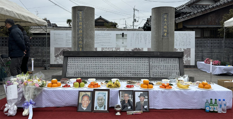 3일 일본 야마구치현 우베에서 열린 ‘조세이 탄광 사고 82주년 추도식’에서 참석자들이 희생자를 추모하고 있다. 사진 출처 오쓰바키 유코 일본 사민당 의원 트위터