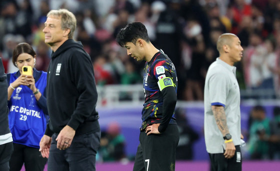 South Korea's Son Heung-min is disappointed after being defeated 0-2 in the 2023 Asian Football Confederation (AFC) Qatar Asian Cup semifinal match between Jordan and Korea, held at Al Rayyan Ahmed Bin Ali Stadium in Qatar on the 6th (local time) and failing to advance to the finals. .  2024.2.7 News 1