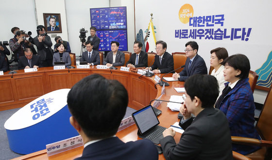 이재명 더불어민주당 대표가 7일 오전 서울 여의도 국회에서 열린 최고위원회의에서 발언을 하고 있다. 2024.2.7/뉴스1