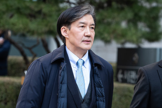 조국 전 법무부 장관이 8일 서울 서초구 서울고등법원에서 열린 뇌물수수·직권남용 등 혐의 2심 선고 공판을 마친 후 법원을 나서고 있다. 2024.2.8/뉴스1