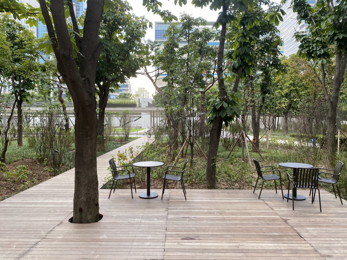 곳곳에 편안한 의자와 테이블을 둬서 시민들이 마음껏  머물면서 이야기를 나누도록 한 오목공원. 박승진 조경 건축가 제공