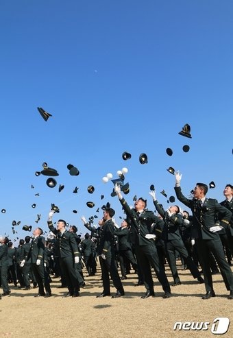 2023년 학군장교(ROTC) 통합임관식.2023.02.28/뉴스1