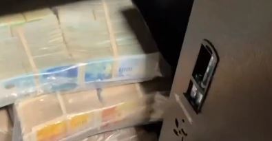 하마스 은신처에서 발견된 달러와 돈 뭉치들. 이스라엘방위군(IDF) X(트위터) 계정 캡처