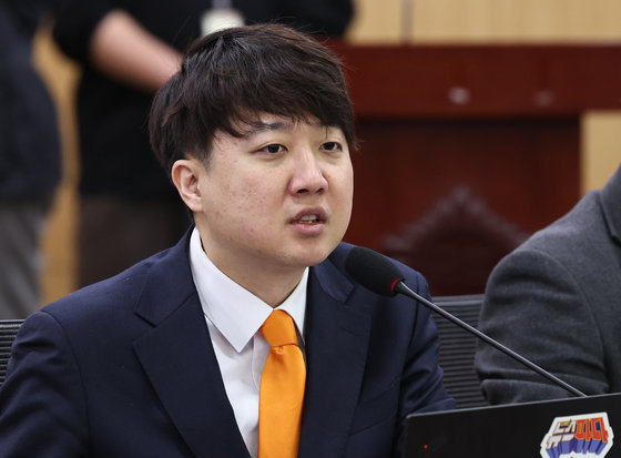 이준석 개혁신당 공동대표가 14일 오전 서울 여의도 국회의원회관에서 열린 최고위원회의에서 모두발언을 하고 있다. 2024.2.14.뉴스1