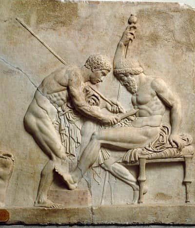 전쟁 부상자를 치료하는 모습을 담은 고대 그리스의 부조. 사진 출처 위키피디아