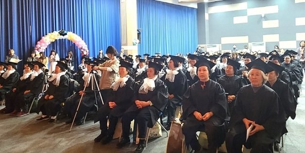 16일 전북특별자치도교육청 2층 강당에서 ‘2023학년도 문해교육 프로그램 초등·중학 학력인정서 수여식’이 개최됐다.